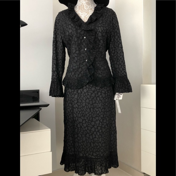 BLACK SKIRT SUIT by Nancy Yang - Picture 2 of 8